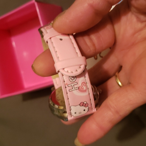 NWOT- PINK HELLO KITTY WATCH - Picture 6 of 8